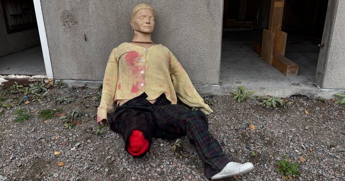 En robot har slagit ner i byggnad – se när räddningstjänsten i Växjö övar
