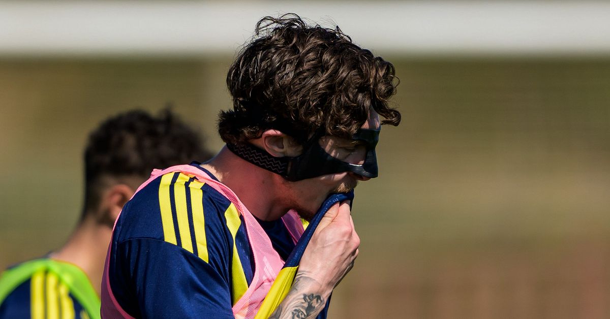 Victor Nilsson Lindel&ouml;f tvingas spela med mask: &rdquo;En skalle&rdquo;