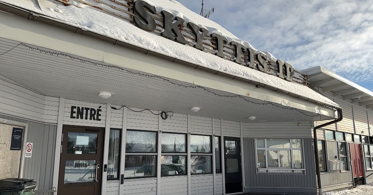 Man smygfilmade unga kvinnor i omkl&auml;dningsrum