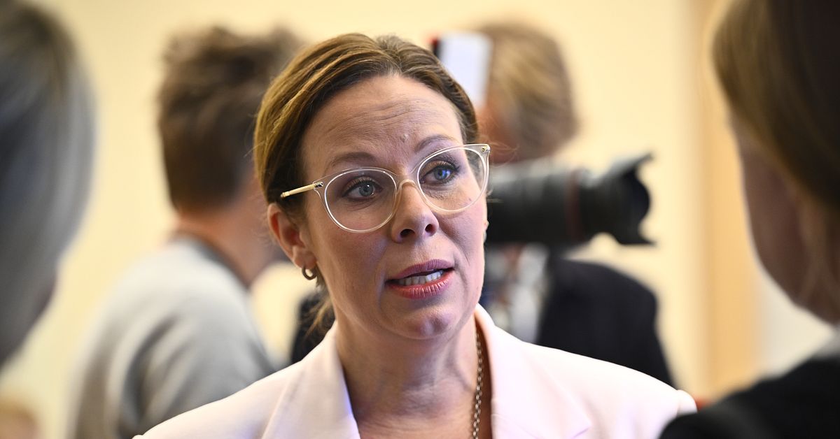 Vill se handelsrestriktioner mot olagliga bos&auml;ttare p&aring; V&auml;stbanken