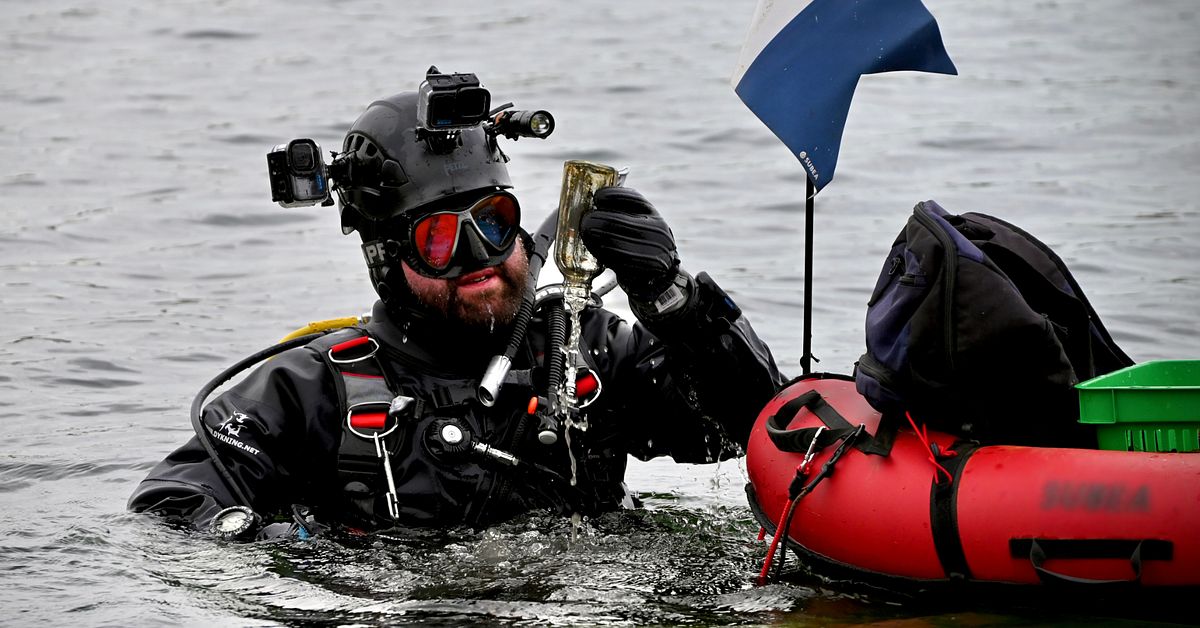 Albin dyker efter skräp: Upp till 150 kilo kan samlas in vid varje dyk