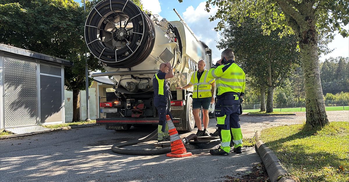 Stort oljeutsläpp i Flen – har läckt ut i dagvattennätet