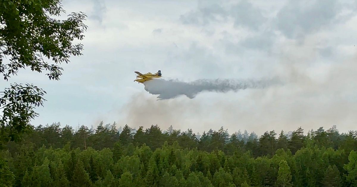 Flera tusen kvadratmeter mark brann utanf&ouml;r Nyk&ouml;ping
