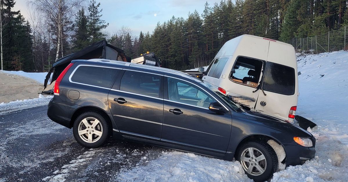 Stökigt i trafiken under fredagen – flera olyckor i halkan | SVT Nyheter