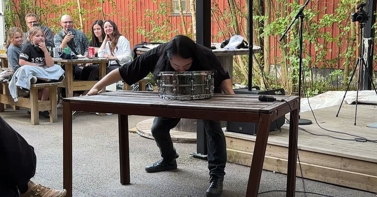 Japansk trummis intog Karlstad – spelar virvel med ansiktet