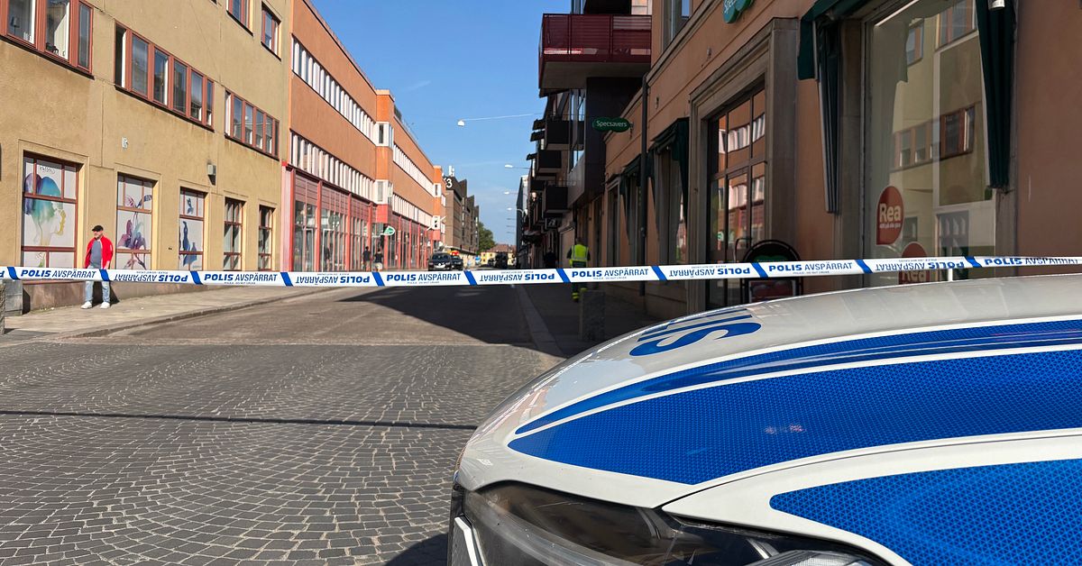 Explosionsrisk efter brand i sopbil mitt i Eskilstuna