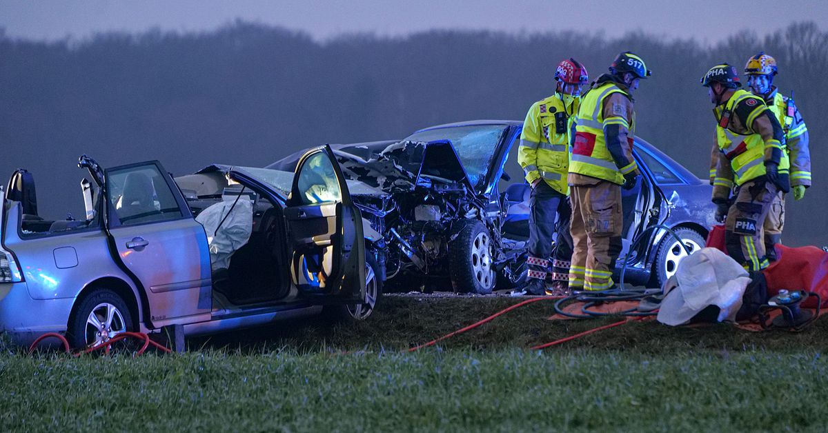 Fyra till sjukhus efter frontalkrock utanför Sjöbo
