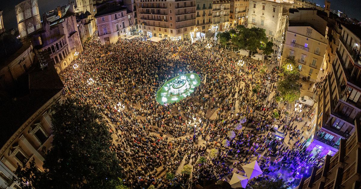 Satt på långlunch när regnkaoset slog till – kritiserad ledare avgår