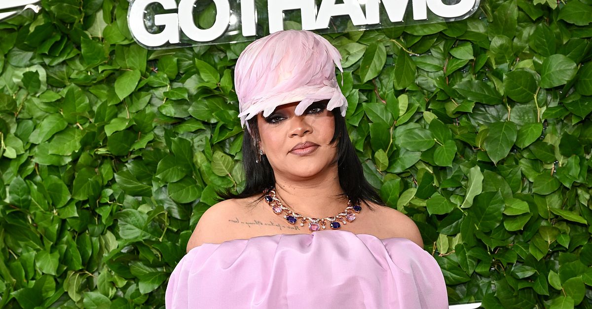 Kvinna avfyrade skott mot Rihannas hus