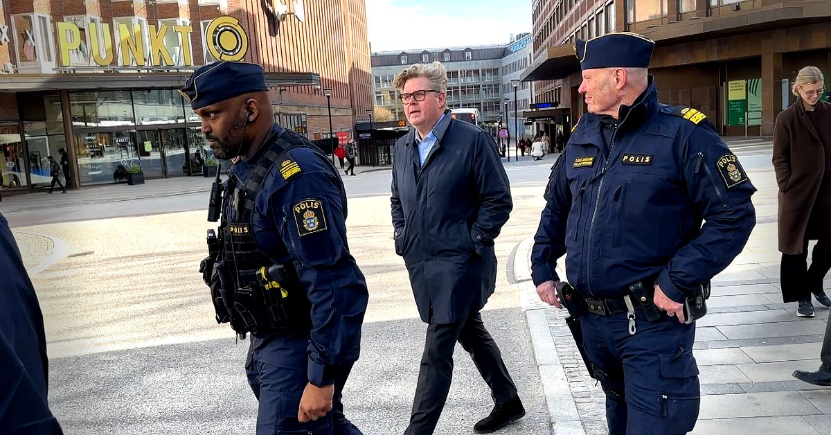 Gunnar Str&ouml;mmer (M) m&ouml;tte poliser i V&auml;ster&aring;s &ndash; som &ouml;nskade mer: &rdquo;Det tar jag till mig&rdquo;