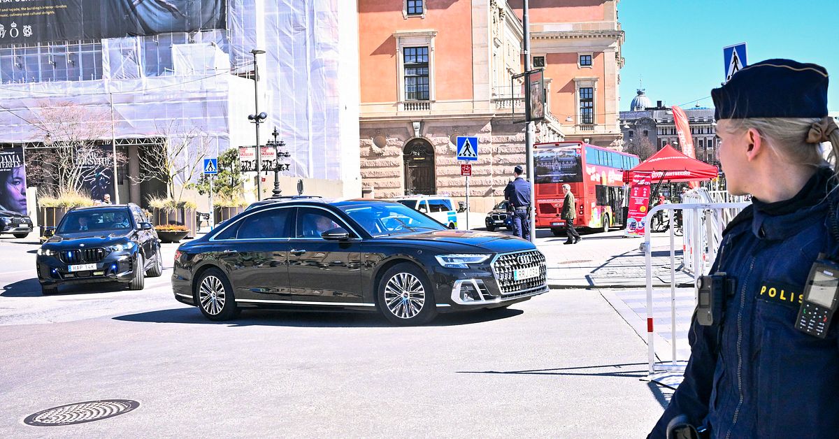 Reza Pahlavi bes&ouml;ker riksdagen &ndash; SVT liverapporterar