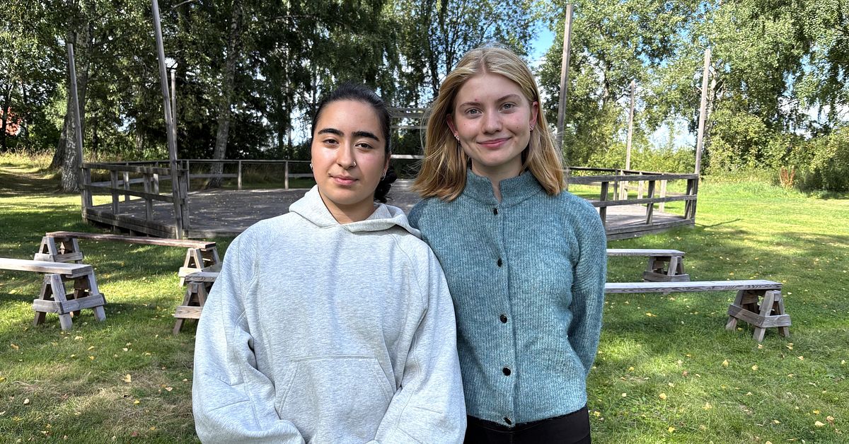 F&ouml;rstag&aring;ngsv&auml;ljarna Ayda och Ester fixar politisk debatt i Hallsberg