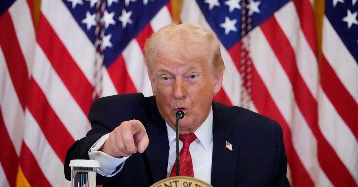 Trump inf&ouml;r tioprocentiga tullar mot Sverige