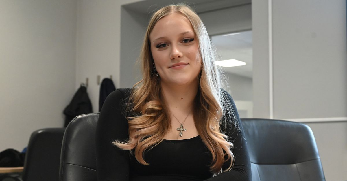 Hemmasittaren Alva, 19, hoppade av skolan &ndash; s&aring; kom hon tillbaka