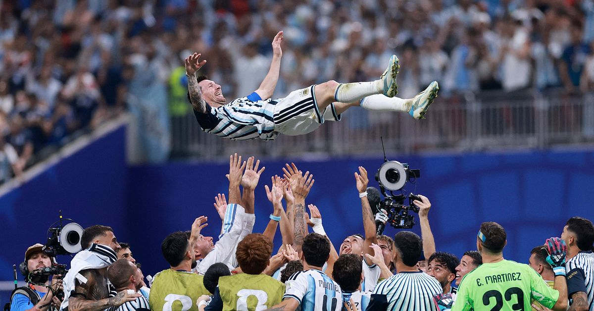 Argentina till kvartsfinal efter j&auml;ttev&auml;ndning mot Egypten