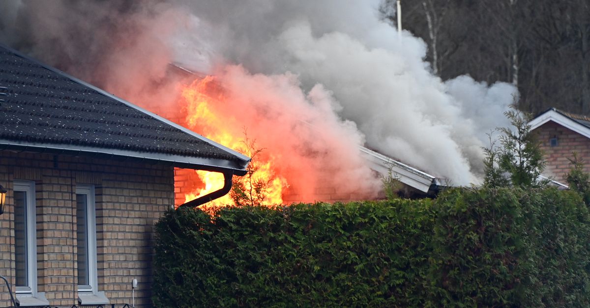 Villa brinner i Norrk&ouml;ping &ndash; stor spridningsrisk