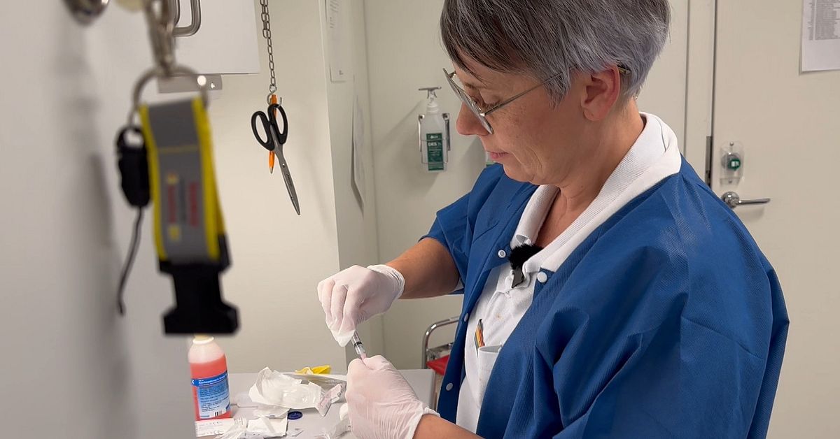 Cathia har jobbat 30 år inom vården – så har stressen ökat: ”Rädd att göra fel”