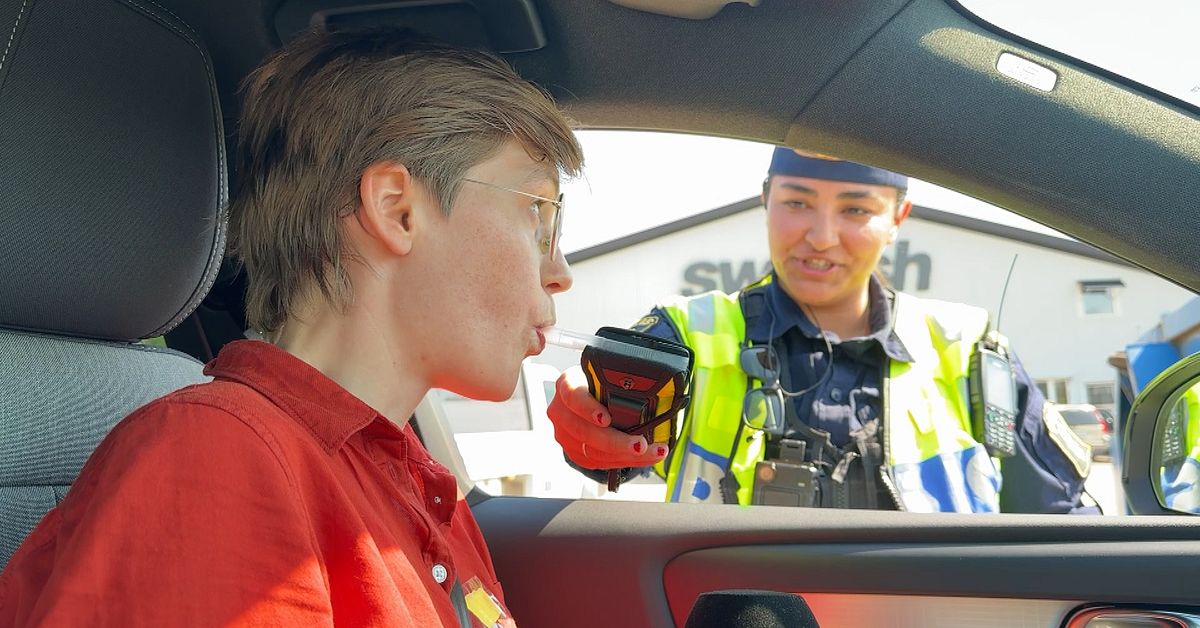 Här stoppas SVT:s reporter av polis – stor trafikkontroll på riksväg 56