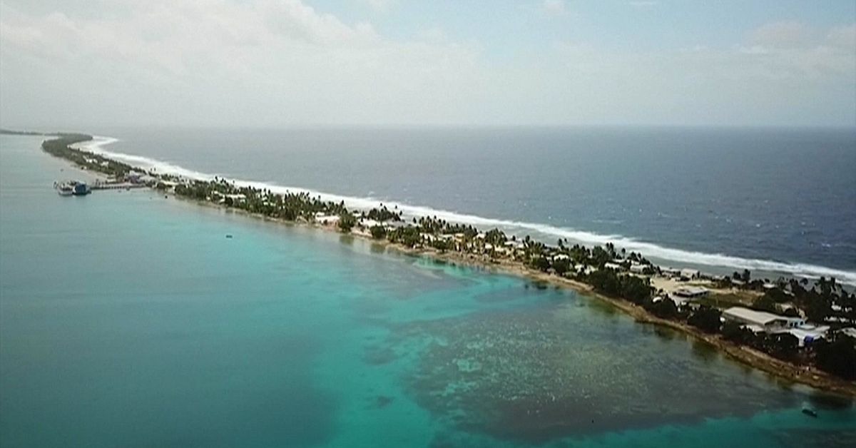 Önationen översvämmas – nu inleds den första klimatflytten av ett helt land