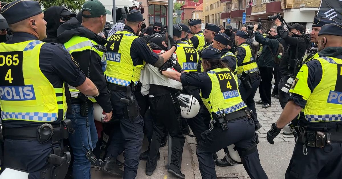 Konfrontation mellan polis och Natokritiska demonstranter