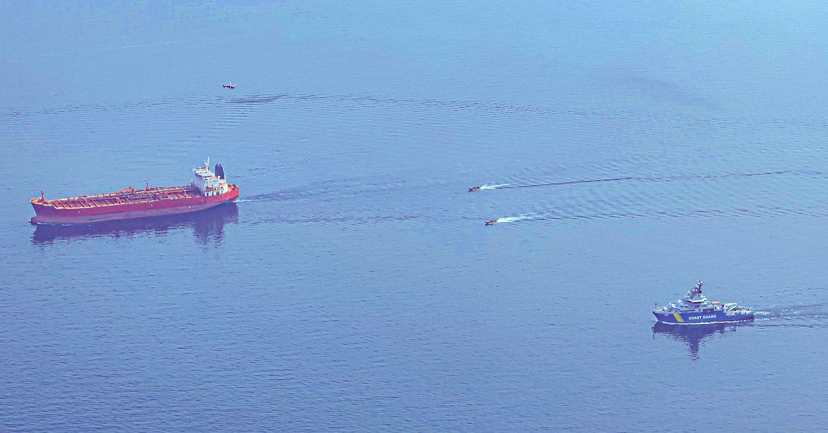 Kustbevakningen har bordat fartyg utanf&ouml;r Trelleborg