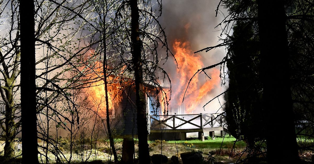 Brand i mindre villa utanf&ouml;r Ulricehamn &ndash; kraftig r&ouml;kutveckling