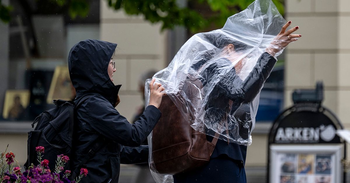 SMHI varnar för kraftiga regnskurar