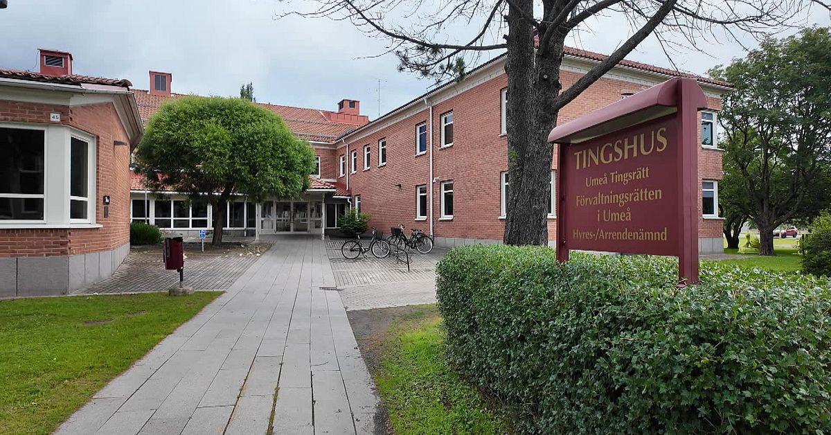 Rektor anm&auml;lde inte v&aring;ld mot elev &ndash; d&ouml;ms f&ouml;r tj&auml;nstefel