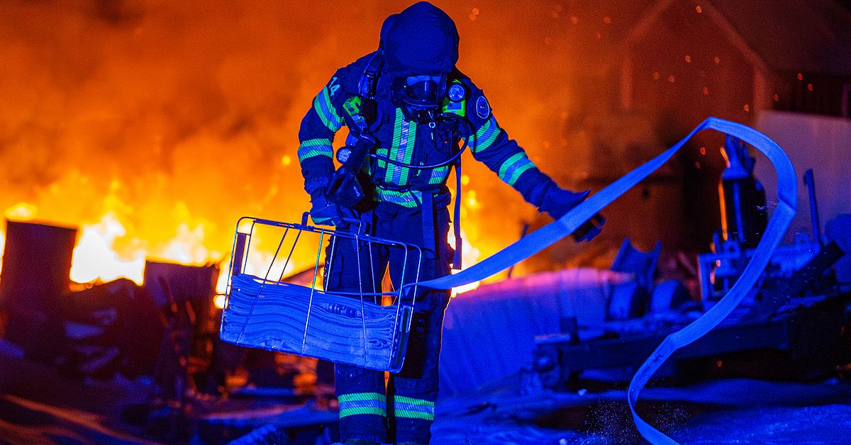 Efter nattens husvagnsbrand &ndash; T&aring;gen rullar f&ouml;rbi Aneby igen