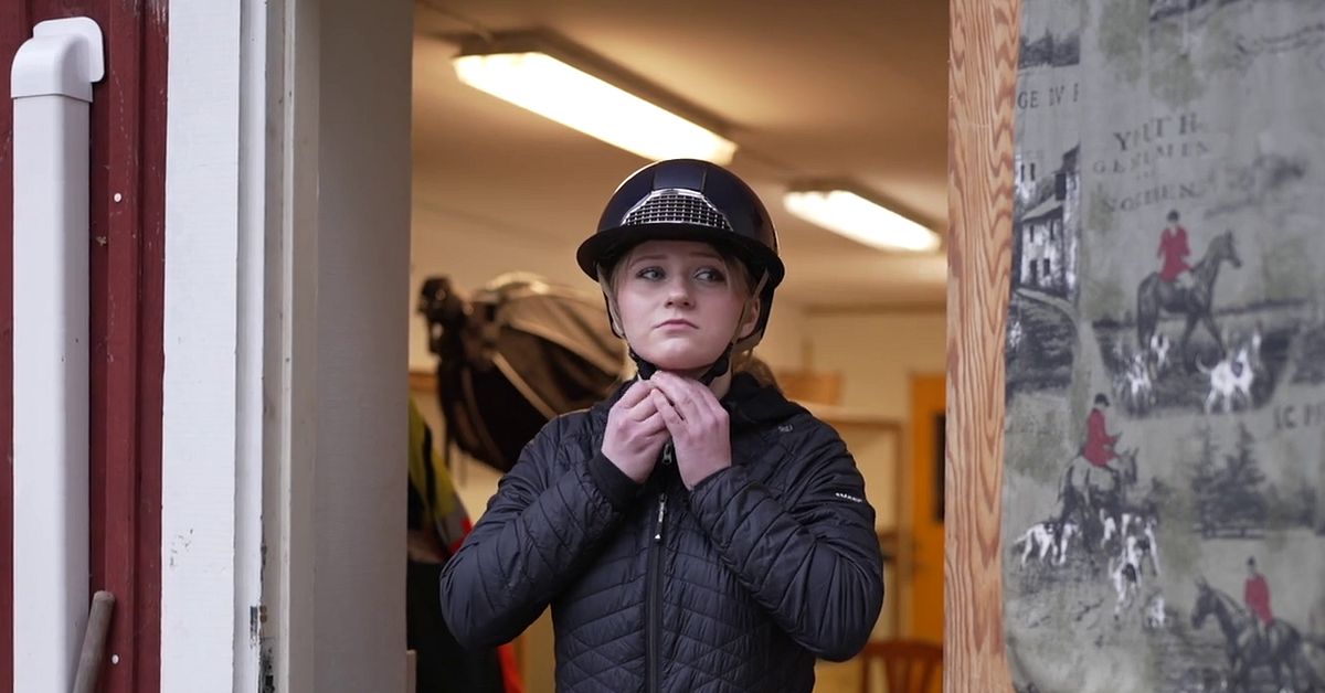 Hemmasittaren Joline sl&auml;pades till skolan av pedagog: &rdquo;Tog mig i ett j&auml;rngrepp&rdquo;