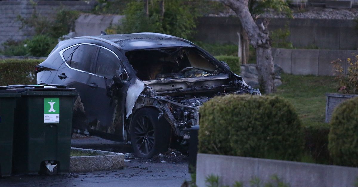 Explosion i Stuvsta &ndash; bil f&ouml;rst&ouml;rd