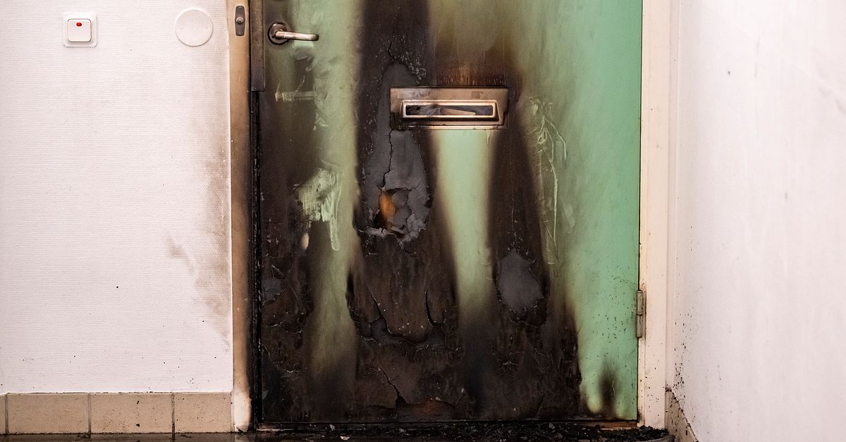 D&ouml;rren reglades utifr&aring;n och t&auml;ndes p&aring; &ndash; branden p&aring; Adolfsberg anlagd