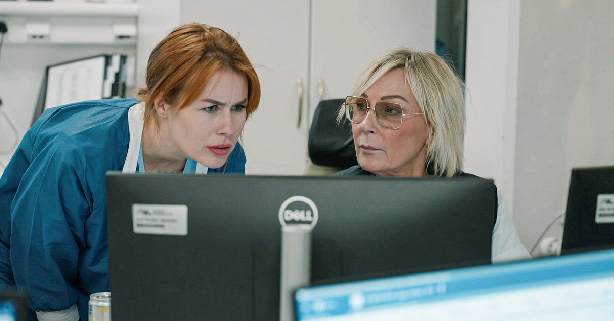 L&auml;karna tar emot f&auml;rre patienter: &rdquo;Jobbar med papper och penna&rdquo;