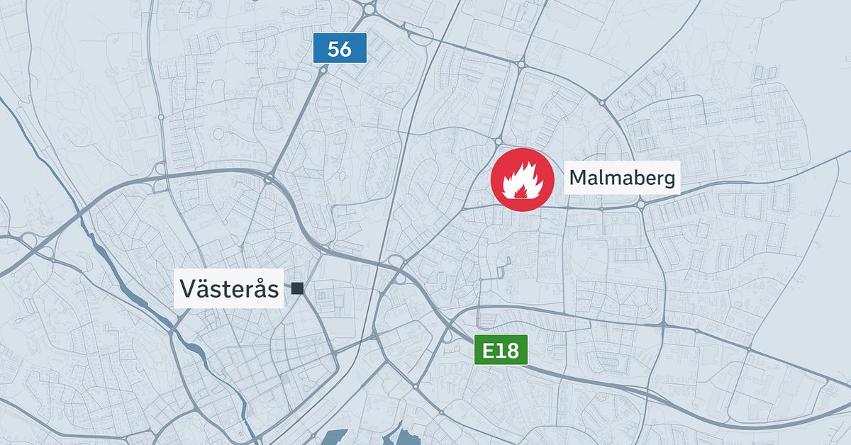 Tv&aring; m&auml;n sv&aring;rt skadade i brand i V&auml;ster&aring;s
