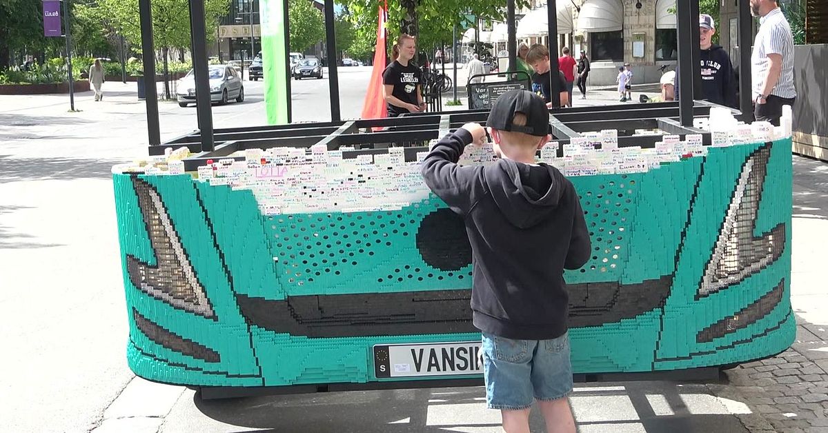 Se monstret v&auml;xa fram i Lule&aring; &ndash; bygger fullskalig lastbil i lego