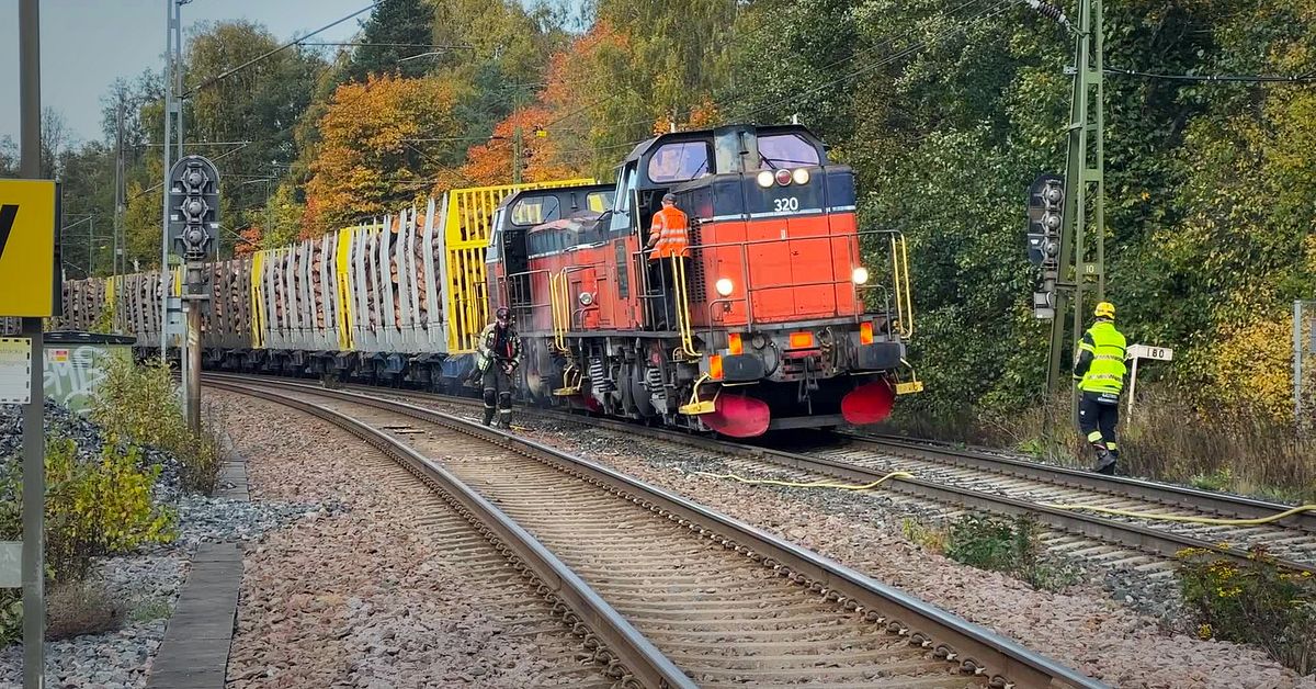 Godst&aring;g brinner i G&auml;vle &ndash; stopp i t&aring;gtrafiken