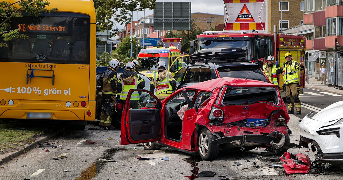 Flera skadade efter bussolycka i Trelleborg