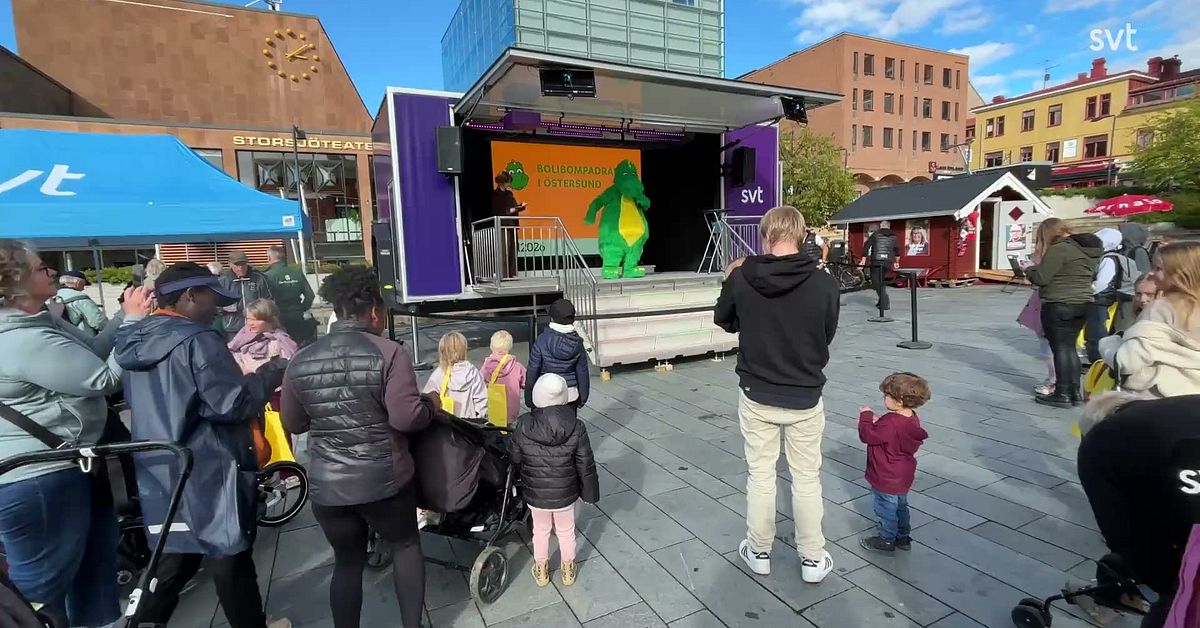Bolibompadraken och SVT-profiler p&aring; plats p&aring; Stortorget i &Ouml;stersund