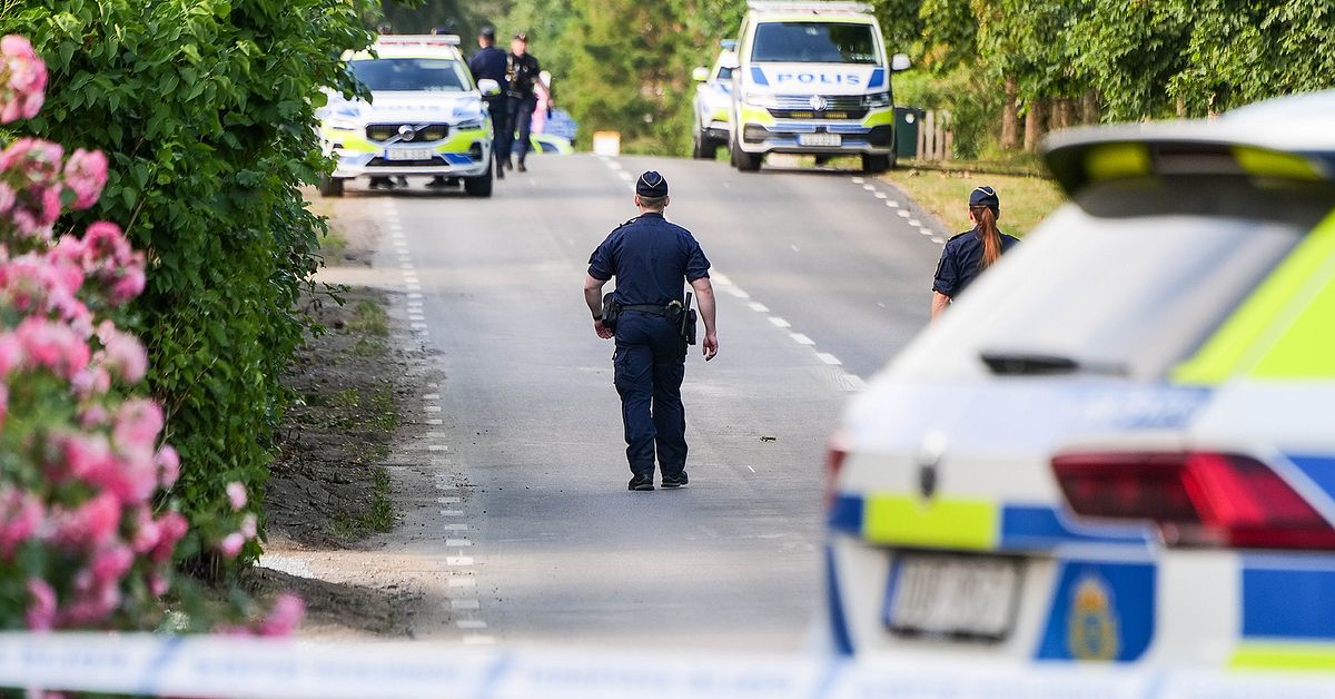 Tv&aring; personer d&ouml;da utanf&ouml;r Esl&ouml;v &ndash; polisen misst&auml;nker mord