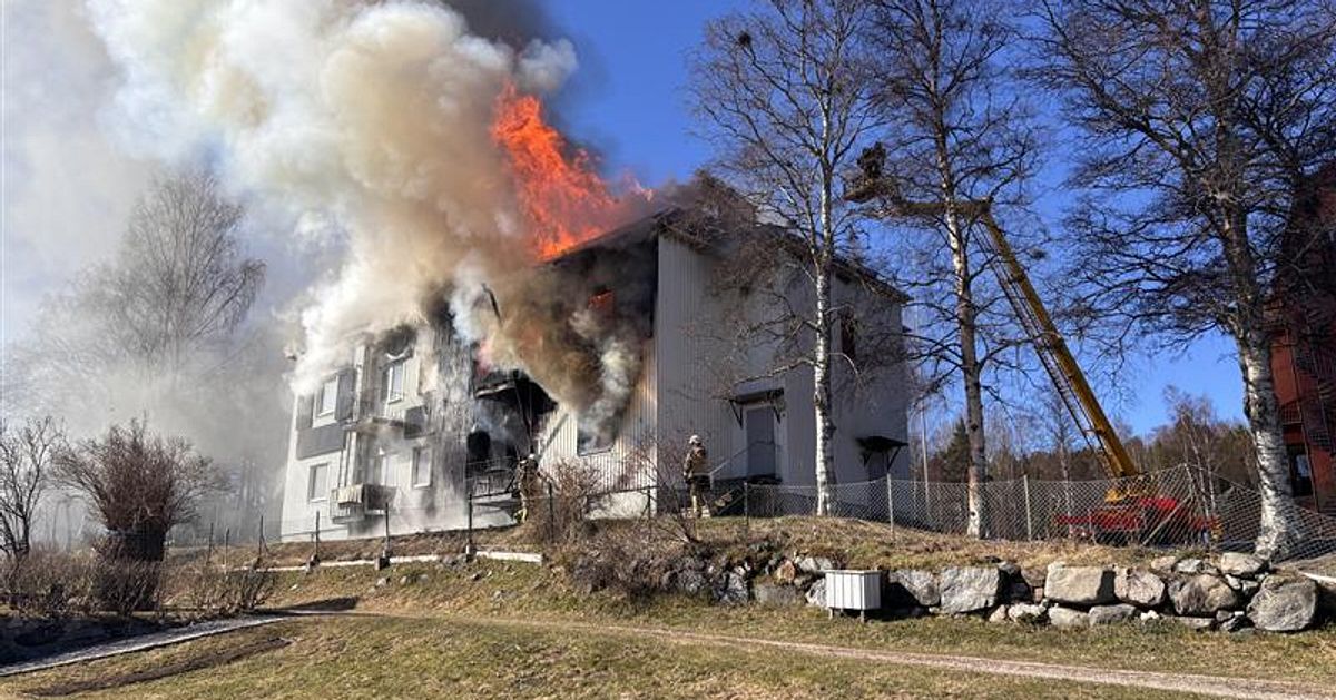Brand i flerfamiljshus i s&ouml;der om Sundsvall med risk f&ouml;r spridning &ndash; VMA utf&auml;rdat