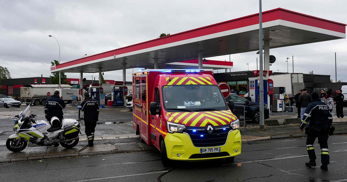 Skjutning utanf&ouml;r Paris &ndash; en d&ouml;d