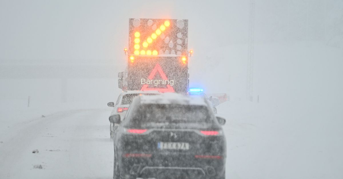 Sn&ouml; och halka p&aring; v&auml;garna &ndash; nu hyllar polisen bilisterna: &rdquo;Tummen upp&rdquo;