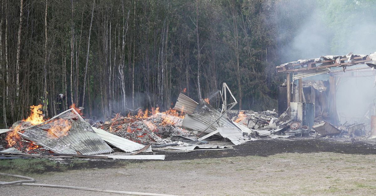 Brand i byggnad utanf&ouml;r V&auml;xj&ouml;
