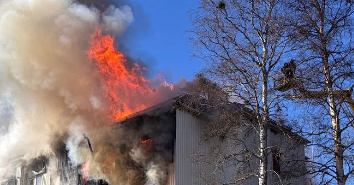 Brand i flerfamiljshus s&ouml;der om Sundsvall med risk f&ouml;r spridning &ndash; VMA utf&auml;rdat