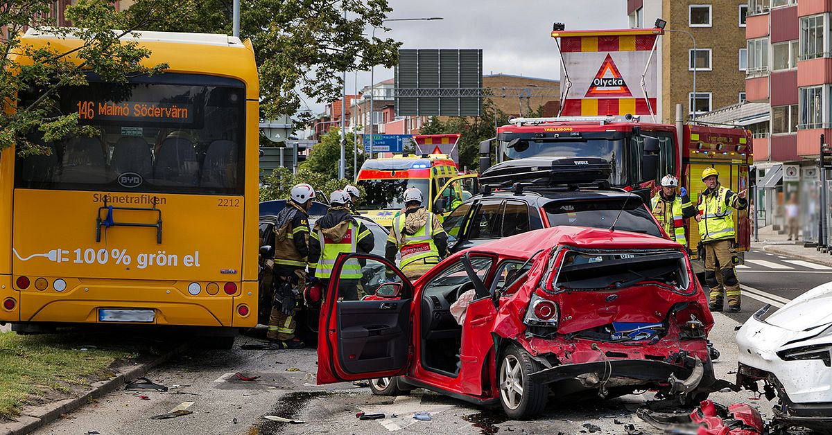 Fem skadade efter allvarlig bussolycka i Trelleborg