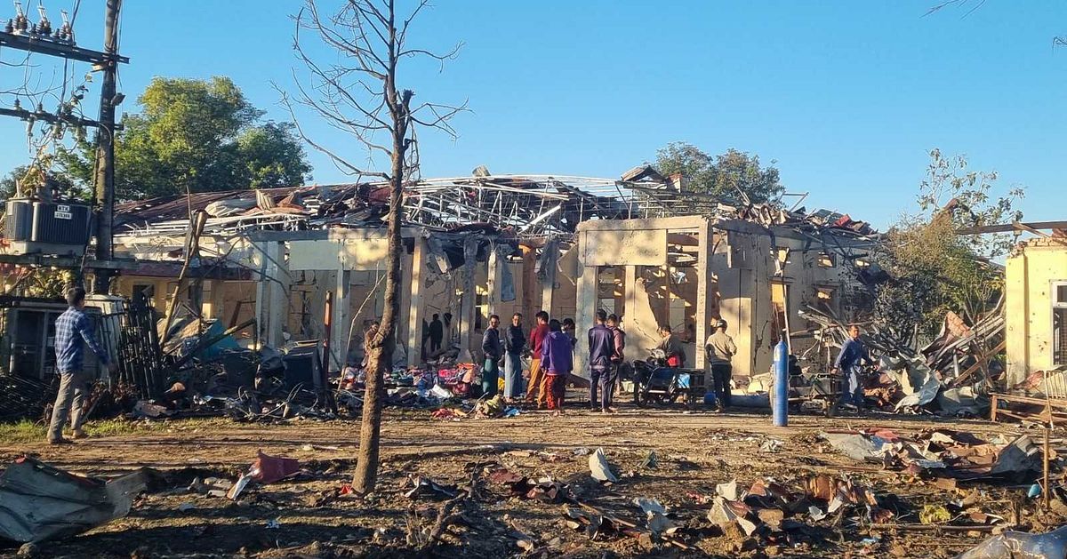 Minst 30 dödade efter flyganfall mot sjukhus i Myanmar