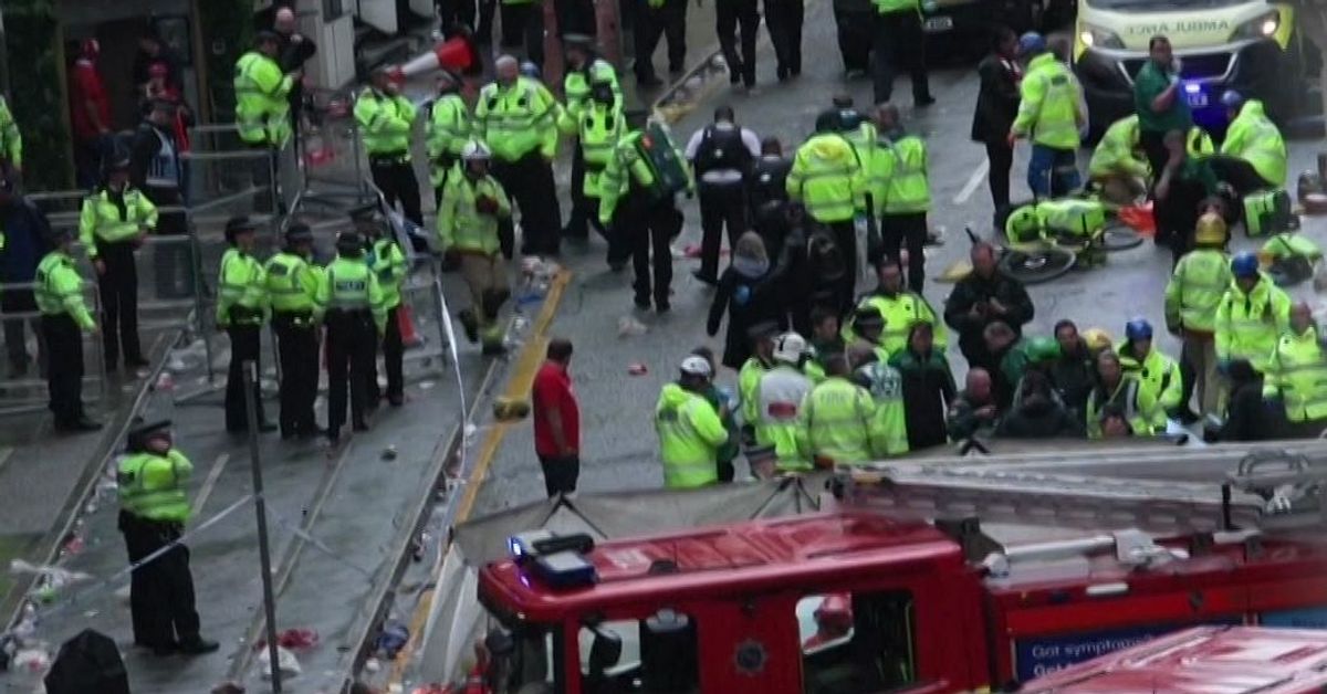 Bilf&ouml;rare k&ouml;rde in i folkmassa i Liverpool &ndash;  d&ouml;ms