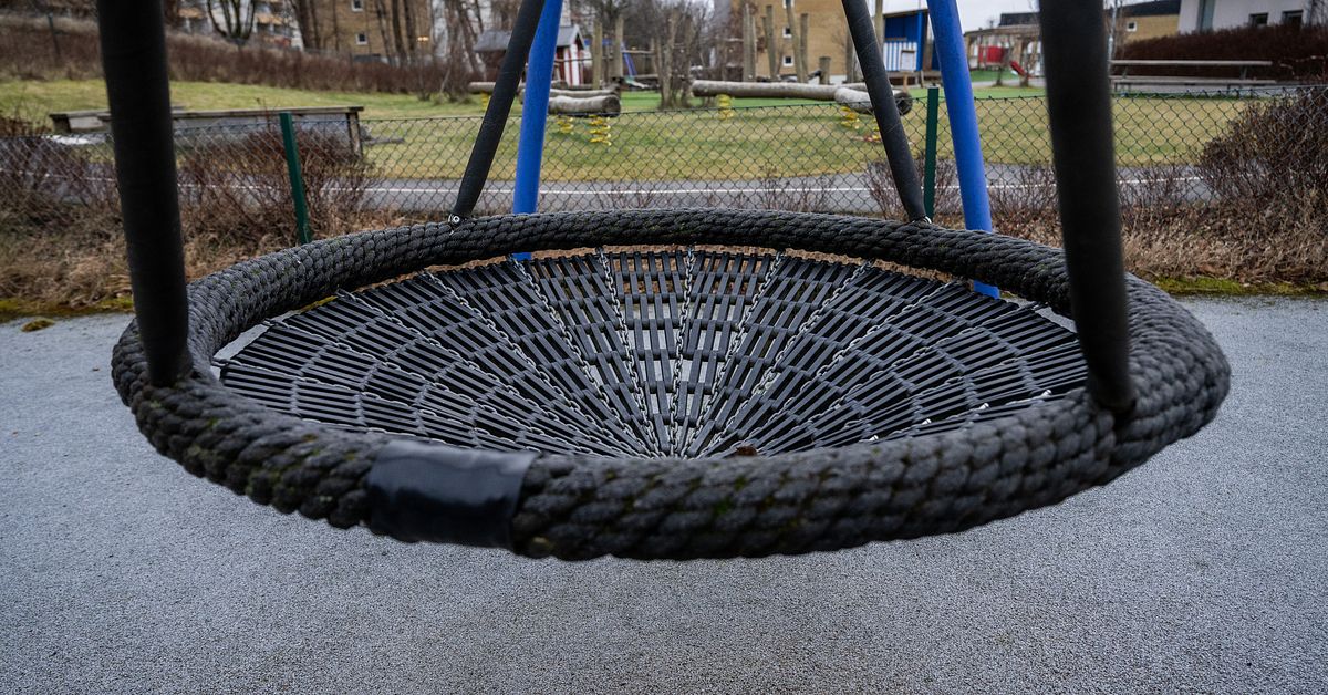 Skolgårdens gunga gav vika – tre barn skadades i Piteå