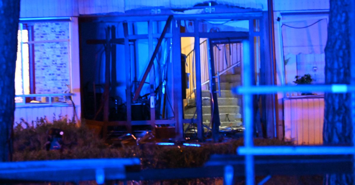 Ton&aring;ring &aring;talas efter explosion vid bostadshus i Norrk&ouml;ping