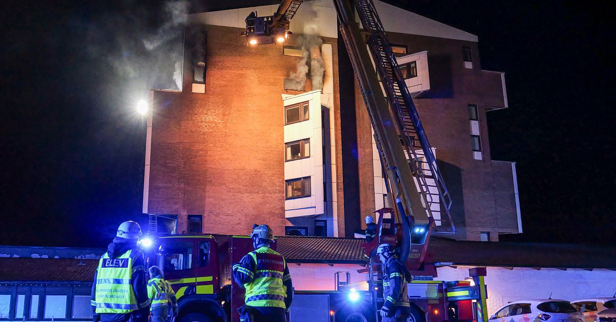 Brand i tiovåningshus i Landskrona – fyra personer till sjukhus